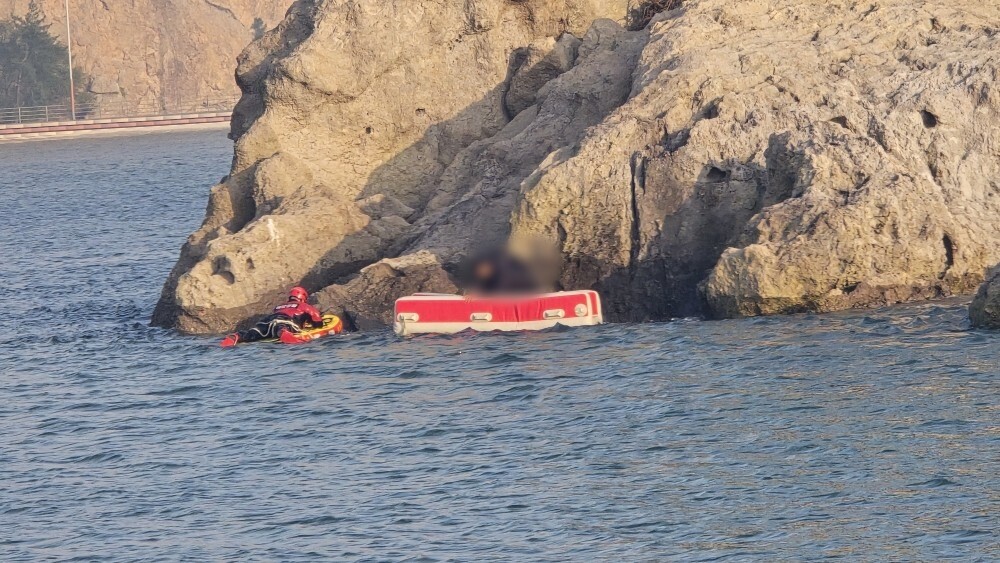 선유도 갯바위서 고립된 낚시객 2명 ...