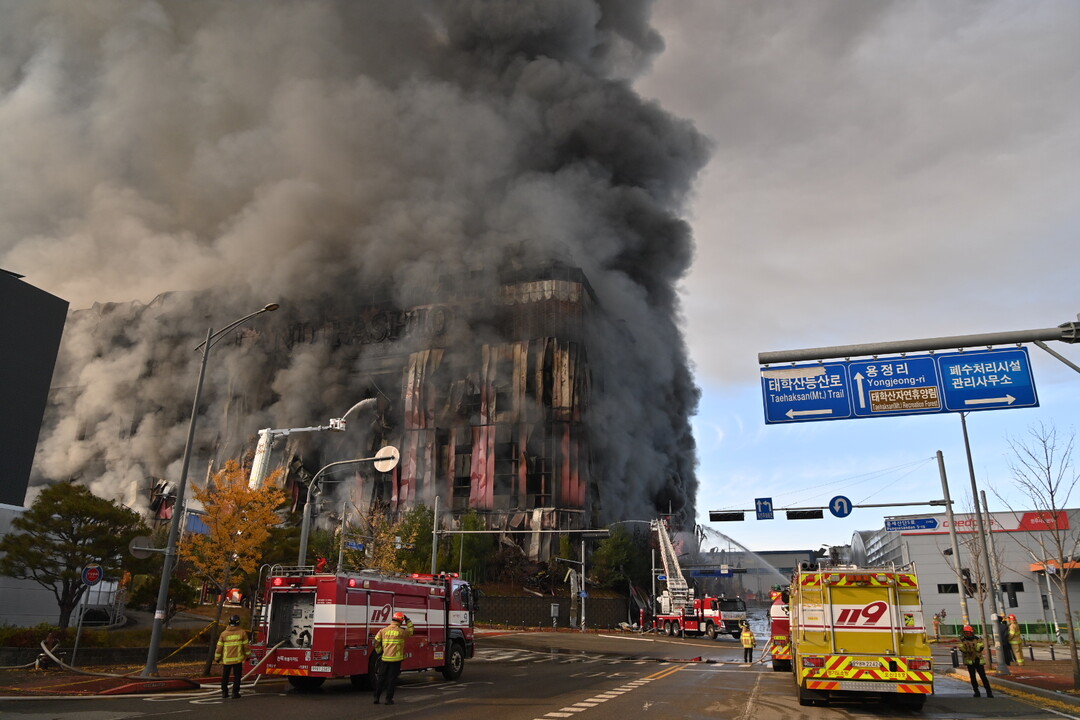 이랜드패션 물류센터 대형 화재…붕괴 ...