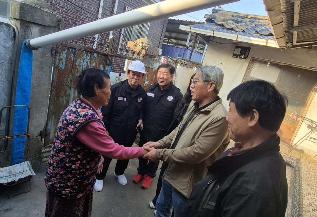 의성군, 100세 어르신 가정 찾아 ...