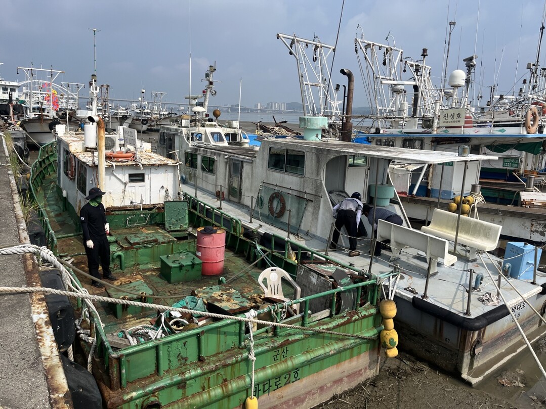 군산해경, 장기 계류 해양오염 취약선...