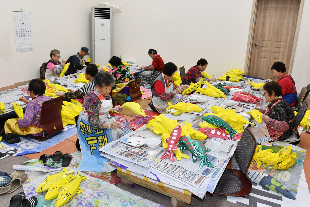 화천산천어축제, 20일 선등거리 점등...