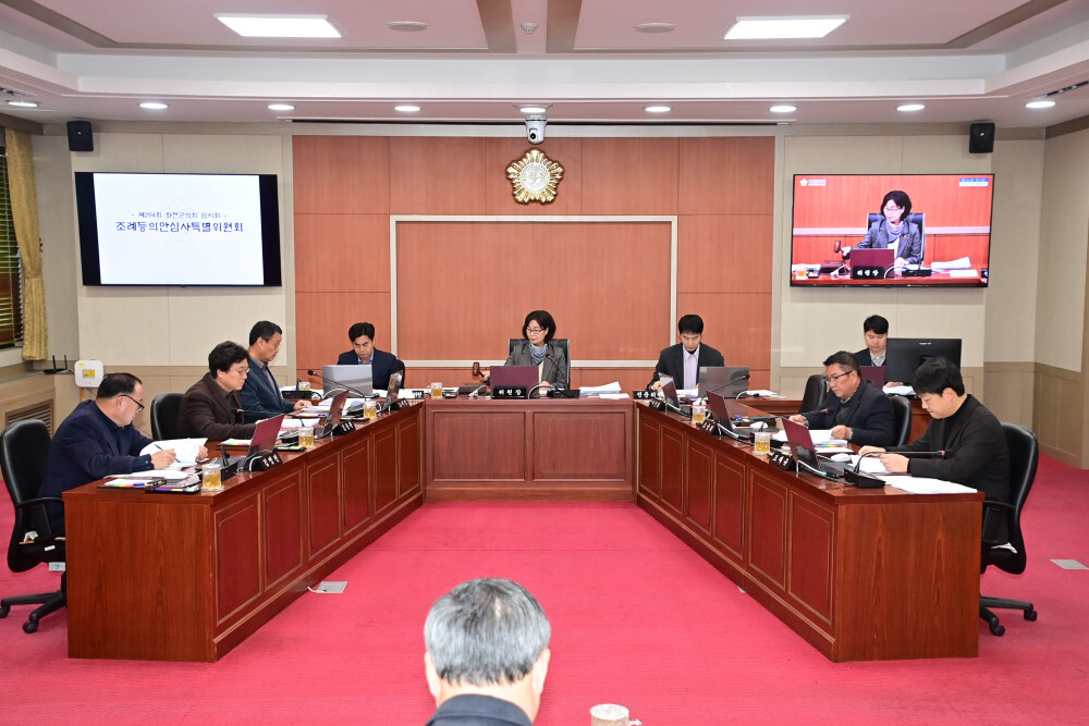 화천군의회, 조례·규칙안 심사…주거·...