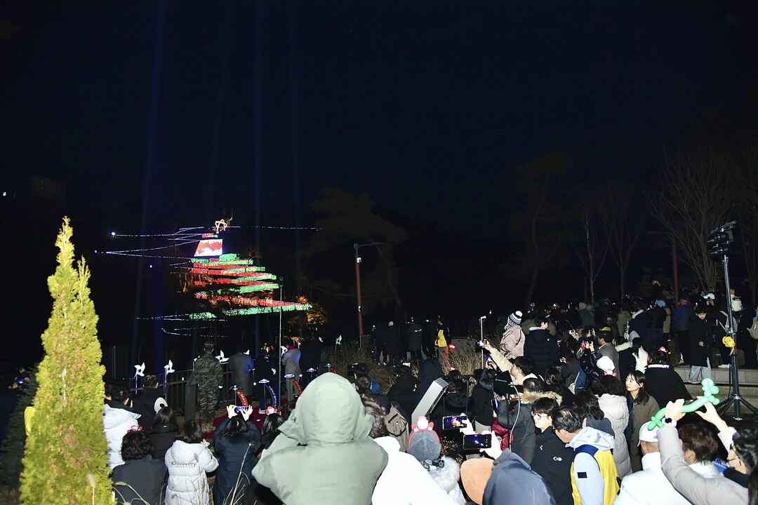 애기봉을 밝힌 세 개의 빛…과거·현재...