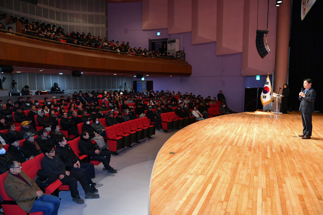 2026 얼음나라 화천 산천어축제 행복일자리 안전교육이 5일 화천문화예술회관에서 최문순 군수를 비롯한 축제종사자들이 참석한 가운데 열렸다.





