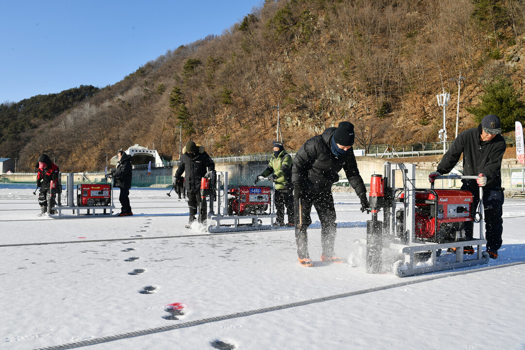 2026 화천산천어축제 얼음낚시터 천공 작업 시작~!