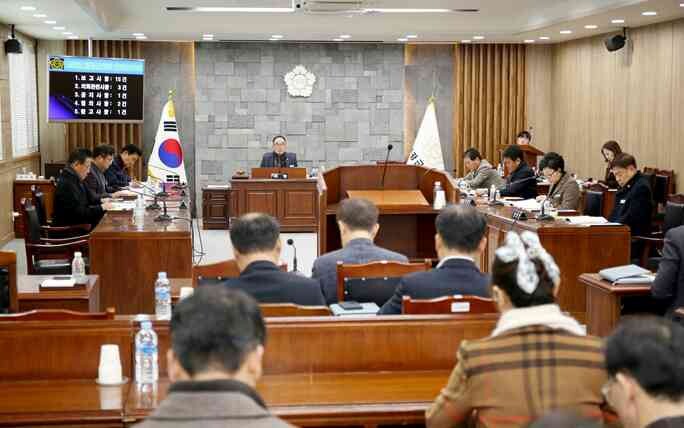 영광군의회, 의원간담회 열고 군정 현...