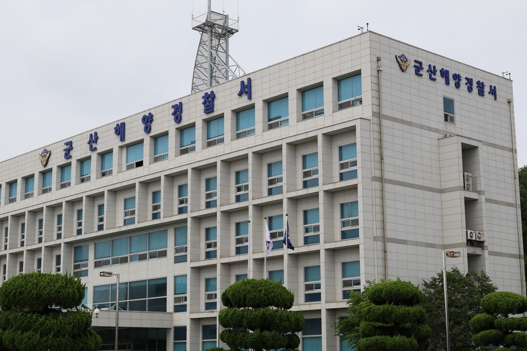 군산항 준설선 인근서 70대 기관사 ...