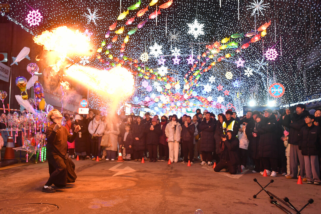 해가 지지 않는 화천산천어축제 야간 ...