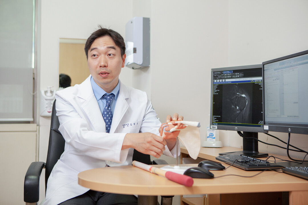 방치하면 점점 나빠지는 오십견, 초기...