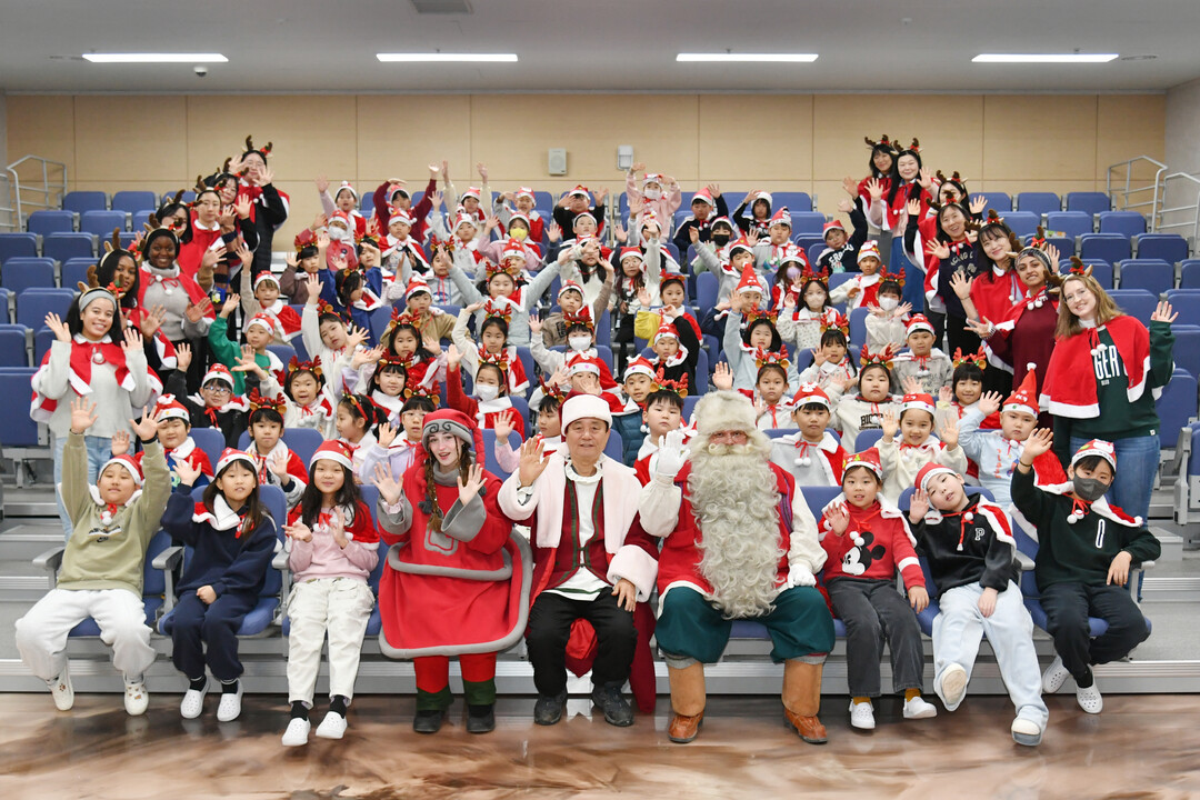 핀란드 로바니에미시 리얼 산타와 요정...