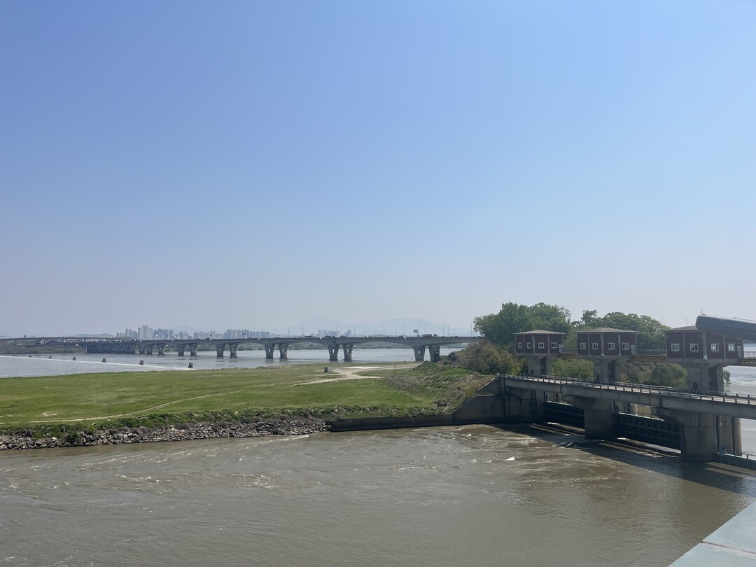 철책 걷고 강을 열다… 김포, 50년...