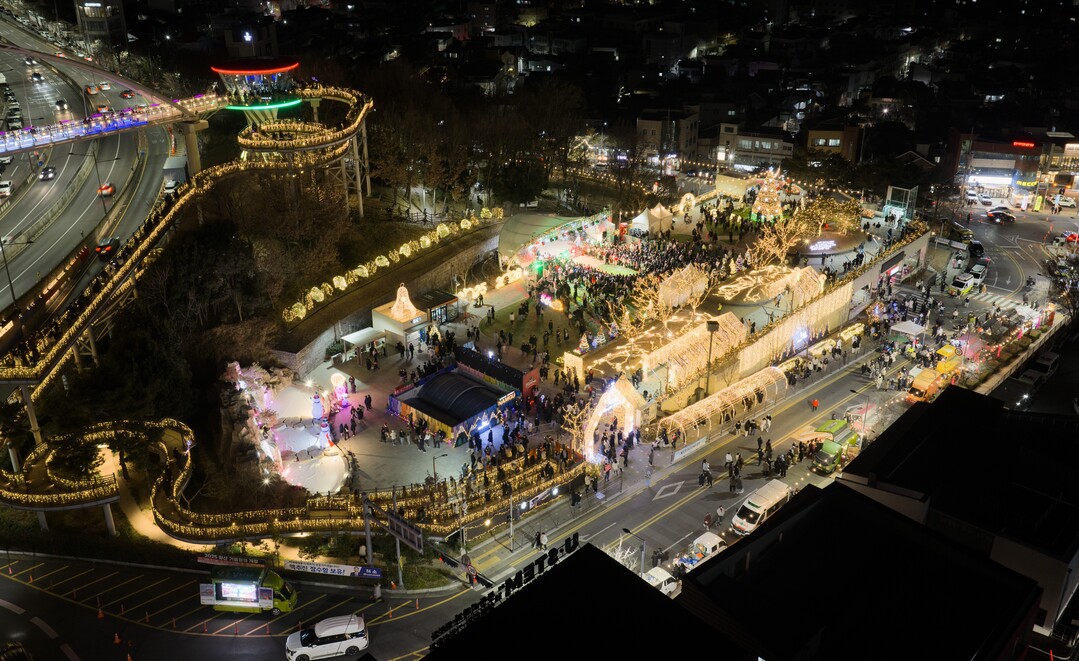 앞산을 밝힌 겨울빛… ‘2025 앞산...