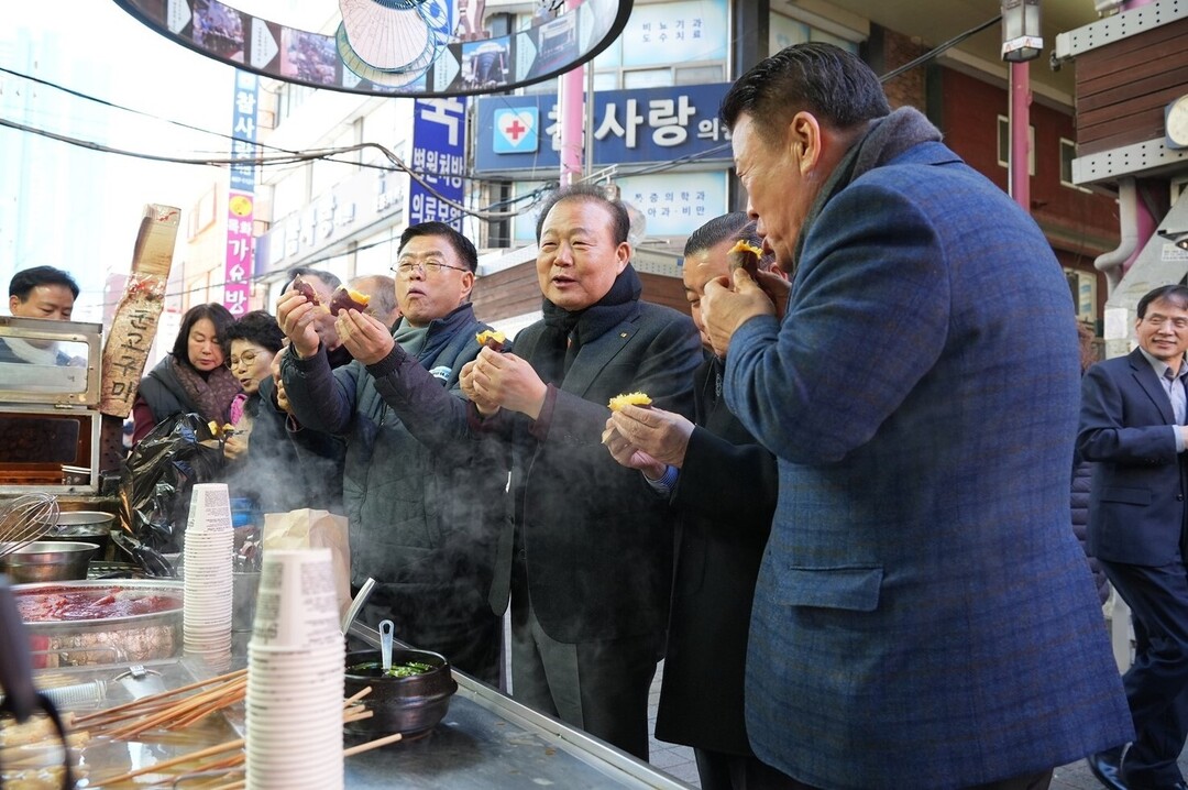 부산상공회의소 회장단 전통시장 방문, 소상인들 격려