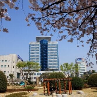 도심 한복판 수소발전소…견학 발길 잇...