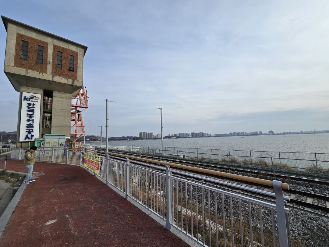 금강하굿둑 인근 해상서 발견된 20대 변사체…1월 실종 대학생으로 확인