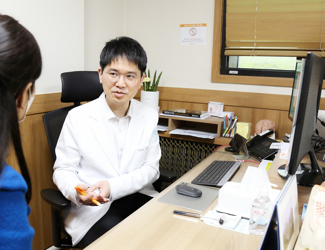 타는 듯한 발 통증과 손끝 저림, 근...