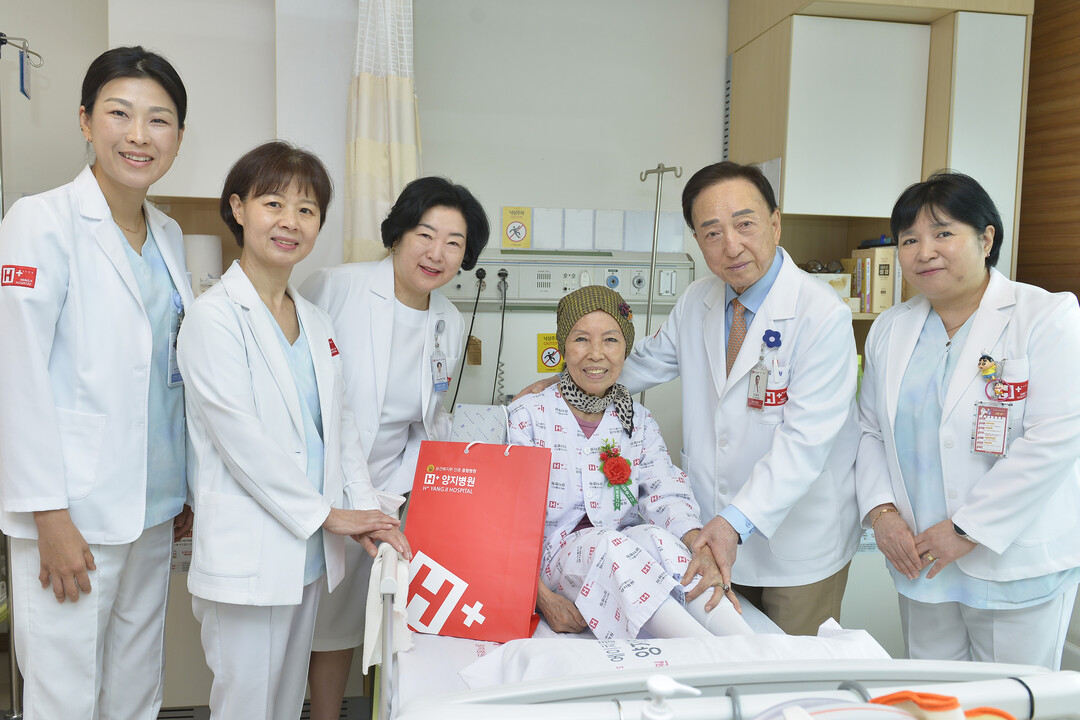 에이치플러스 양지병원, 병동 환자에게 카네이션 나눔