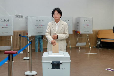 박희정 포항시장 후보, 사전투표 참여…  “정당 아닌 일할 사람 선택해 달라”