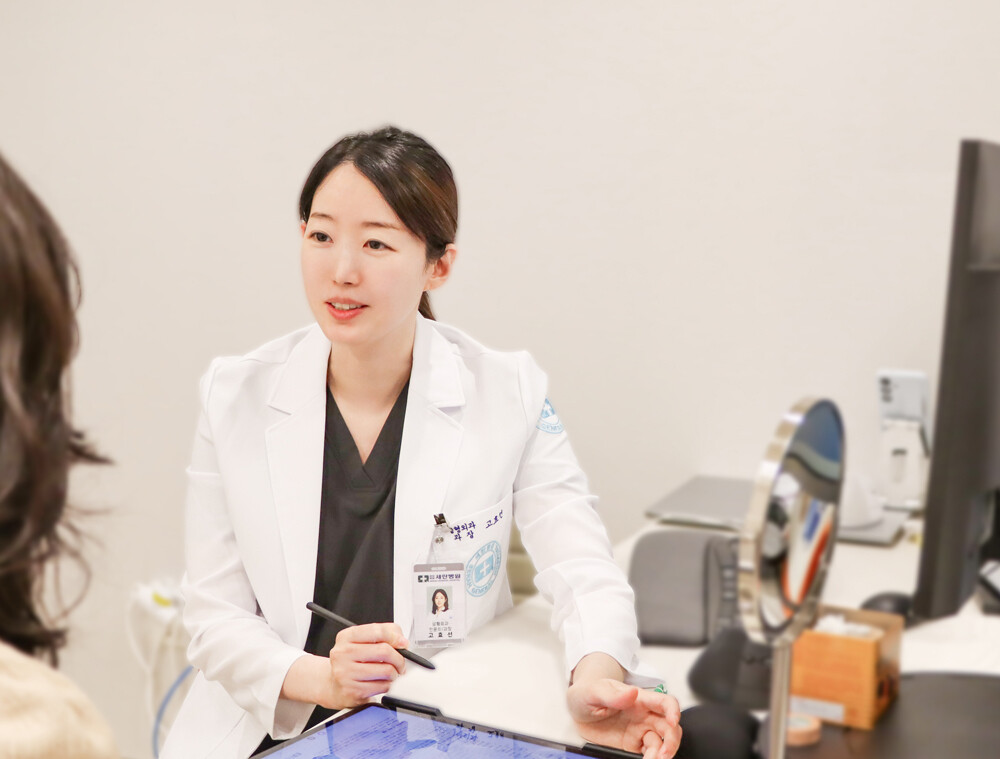 피곤해 보이는 얼굴의 비밀, 눈썹 처짐이 만드는 노화 인상