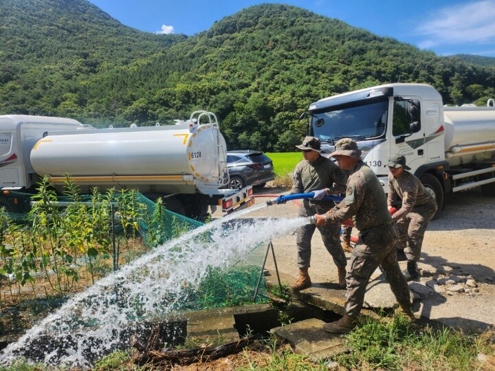 국방부, 가뭄 대응에 육·해·공군·해병대 총동원…급수차 115대 투입