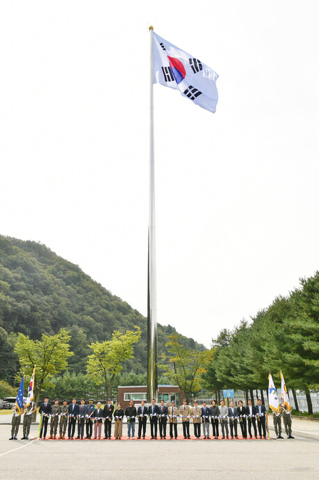 접경지역 화천군 새 랜드마크 높이 60m 태극기 게양대 우뚝