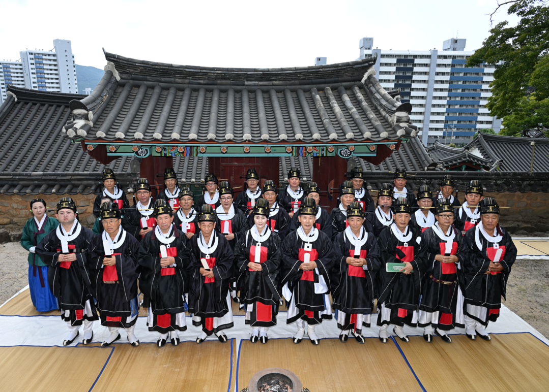우성빈 기장군수, 기장향교서 추기 석...