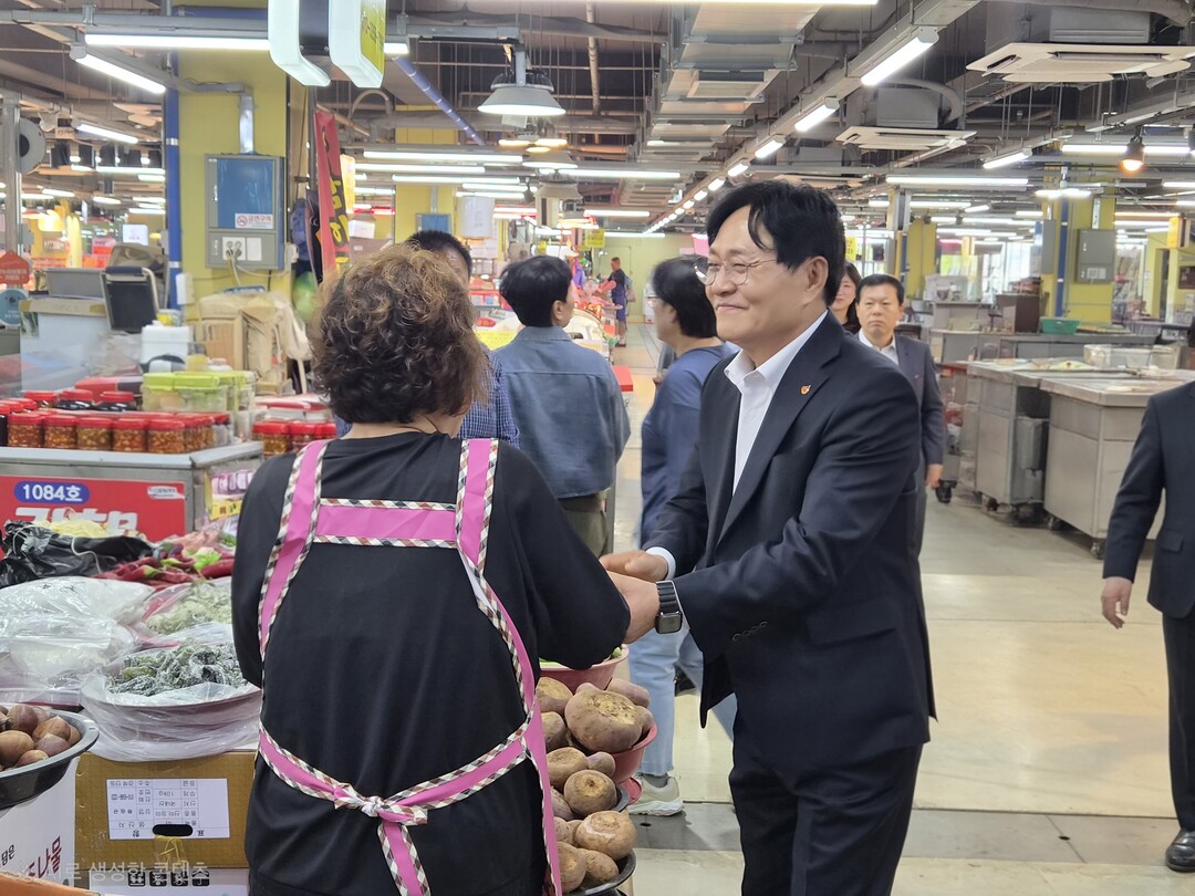 인천 강화군수, 추석 앞두고 전통시장...